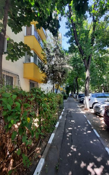 Lacul Tei, aproape Parcul Circului,